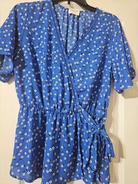 🔥Sienna Sky🔥 Blue Floral Wrap Short Sleeve Top